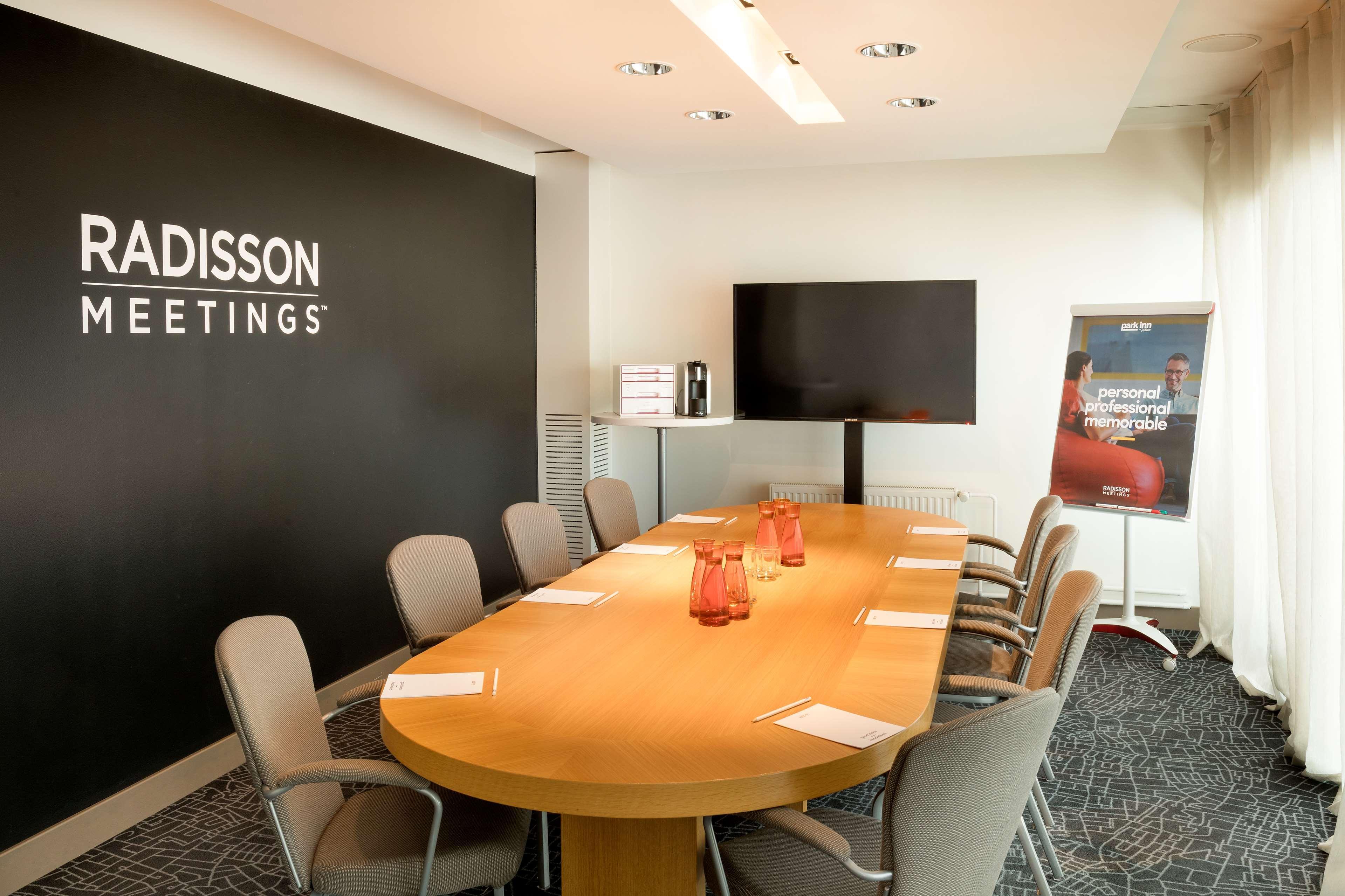 Park Inn By Radisson Central Tallinn Bagian luar foto