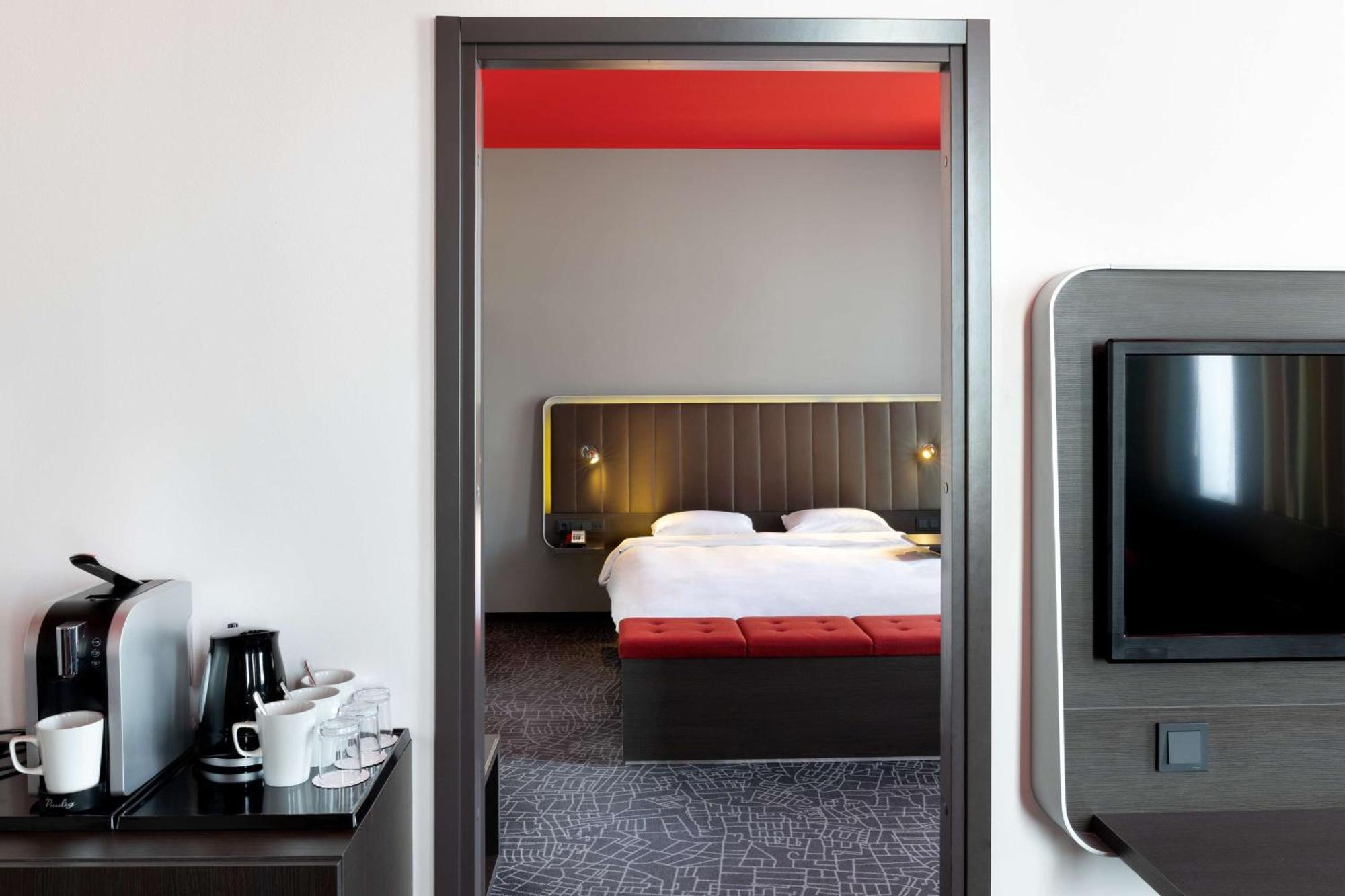 Park Inn By Radisson Central Tallinn Bagian luar foto